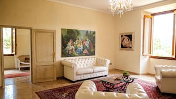 Coin salon dans le hall