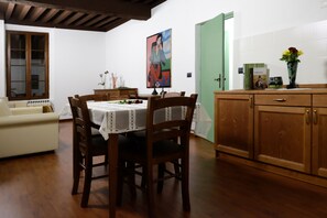 Suite, 2 Bedrooms, Private Bathroom, Tower | Living area