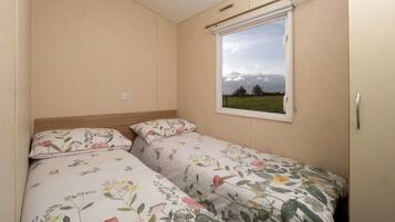 Mobile Home, Private Bathroom | Iron/ironing board, free WiFi, bed sheets