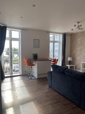 Apartment, Private Bathroom, Sea View (Apartment 1 - 6 Berth) | Bahagian dalam
