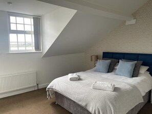 Luxury Apartment, Ensuite, Sea View (Apartment 3 - 8 Berth	)