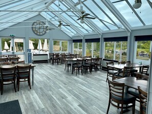 Restaurant - The Riverside Inn (Bristol)