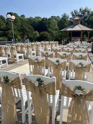 Terrace/patio - The Riverside Inn (Bristol)