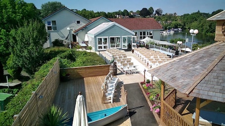 Terraza o patio. The Riverside Inn