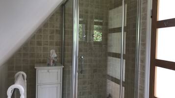 Double Room (Junior Suite) | Bathroom | Shower, designer toiletries, hair dryer, towels