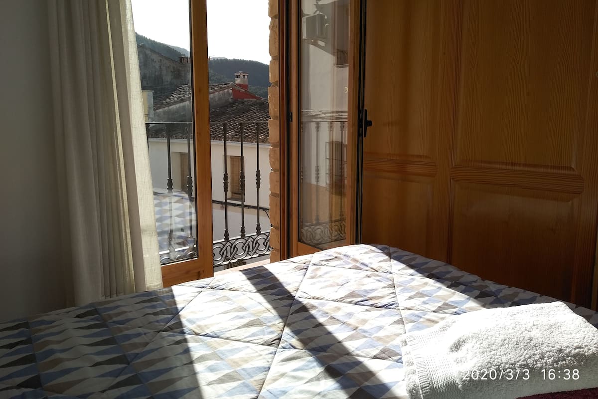 Departamento tradicional, 2 habitaciones, cocina, torre | Ropa de cama de alta calidad, edredón y camas con efecto memoria