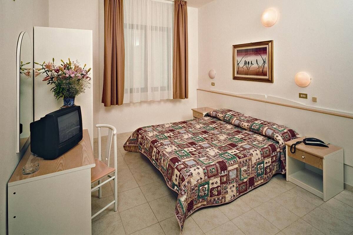 Cofres nos quartos, berços (sobretaxa), Wi-Fi de cortesia