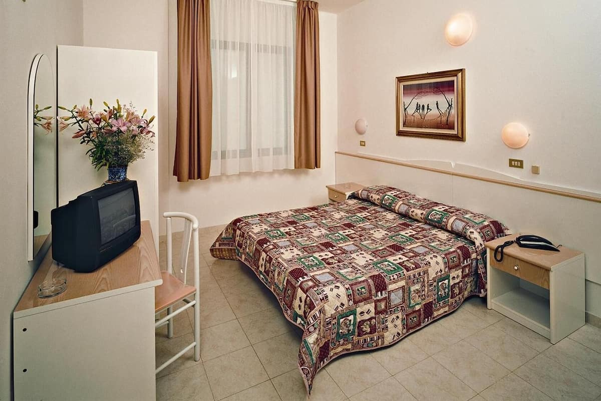 In-room safe, cribs/infant beds, free WiFi