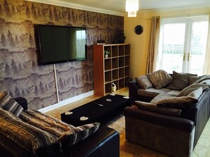 Luxury Cottage, Private Bathroom, Mountain View | Living area