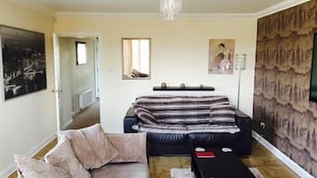 Luxury Cottage, Private Bathroom, Mountain View | Living area