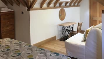 Luxury Suite, Ensuite (Room 4) | 1 bedroom, WiFi