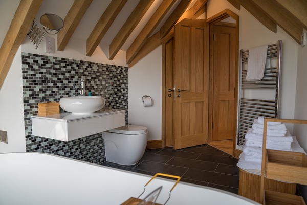 Deluxe Double Room, Ensuite (With free-standing bath) | Bathroom