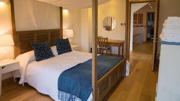 Superior Double Room, Ensuite, Garden View (Four Poster Bed ) | 1 bedroom, WiFi