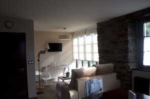 Apartment, 2 Bedrooms | Living room