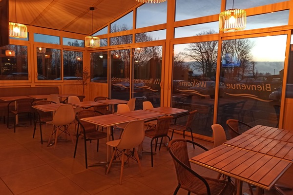 Mannermainen aamiainen arkipäivisin (13.50 EUR per henkilö)