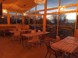 Continental breakfast on weekdays (EUR 13.50 per person)