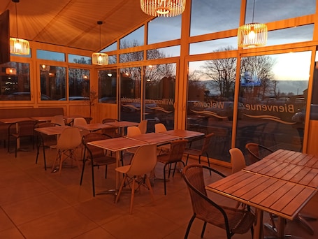 Continental breakfast on weekdays (EUR 13.50 per person)