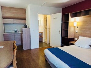 Standard Studio, Kitchenette | Premium bedding, desk, iron/ironing board, free cots/infant beds - Résidence Océane (Avrainville)