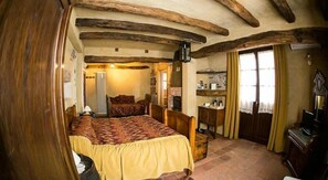 Traditional Double or Twin Room, Garden View | Bathroom | Shower, hair dryer, bidet, towels