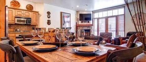 Condo, 3 Bedrooms | In-room dining