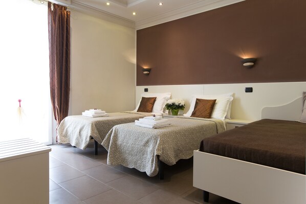 Chambre Double ou avec lits jumeaux | Coffres-forts dans les chambres, bureau, lits pliants/supplémentaires