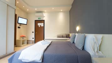 Cofres nos quartos, escrivaninha, quartos à prova de som