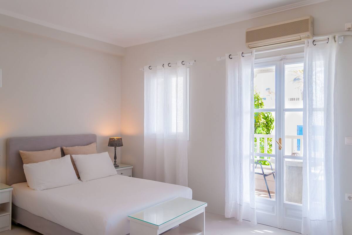 Superior Studio, Partial Sea View | In-room safe, desk, iron/ironing board, rollaway beds (surcharge)
