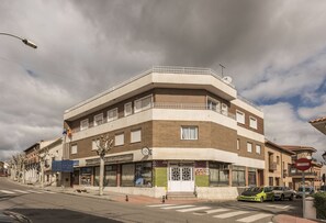 Front of property - Hotel El Álamo (El Alamo)