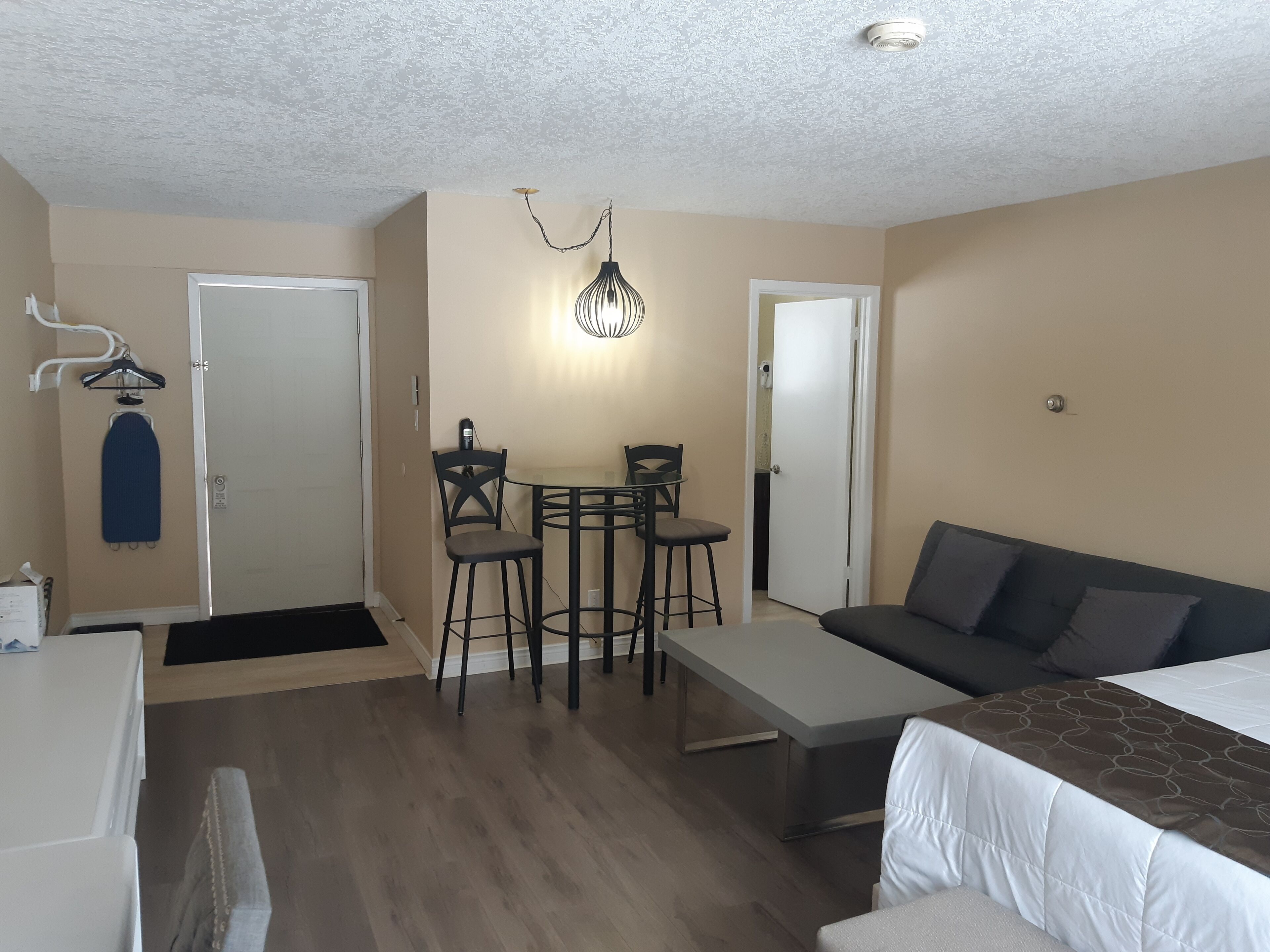 Honeymoon Room, 1 Queen Bed with Sofa bed, Accessible | Iron/ironing board, free WiFi, wheelchair access