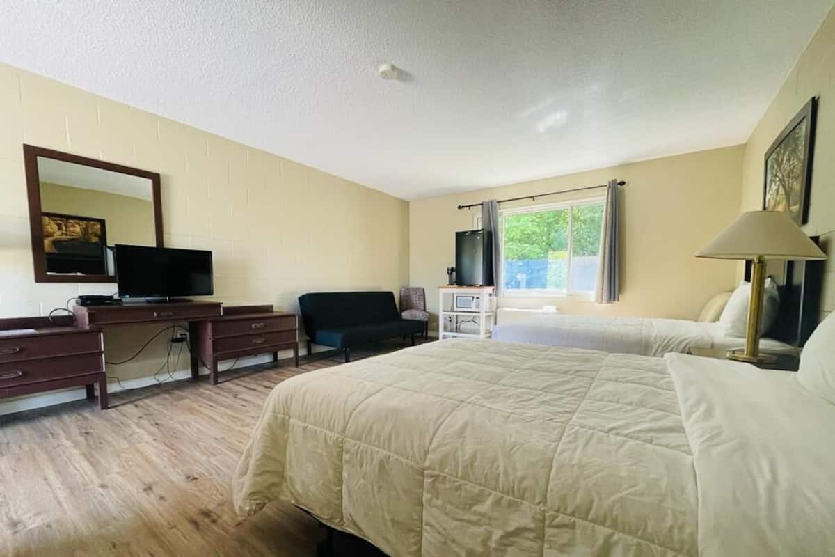 Family Room, Multiple Beds | Iron/ironing board, free WiFi, wheelchair access