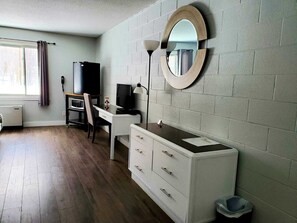 Comfort Double Room, 2 Katil Kelamin (Double) | Seterika/papan seterika, Wi-fi percuma, akses kerusi roda 