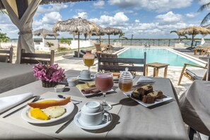 包含每日自助早餐