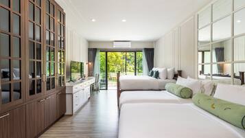 Familie tweepersoonskamer | Hypoallergeen beddengoed, een kluis op de kamer, een bureau, gratis wifi