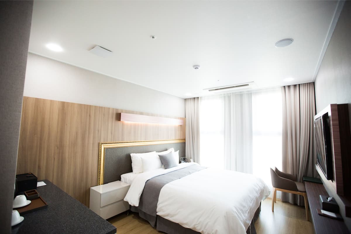 in-room safe, desk, blackout curtains, soundproofing