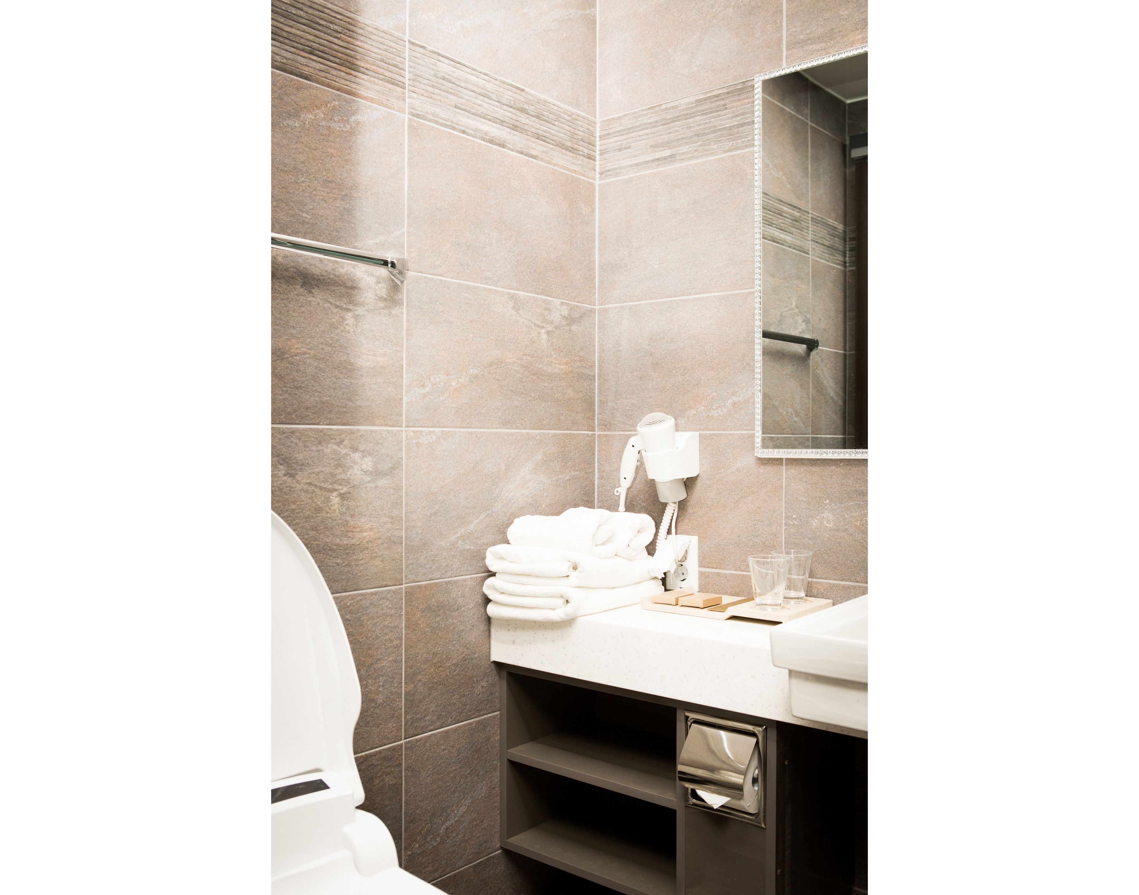 shower, free toiletries, hair dryer, dressing gowns