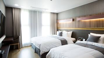 Brankas, meja kerja, tirai kedap cahaya, dan kedap suara