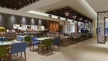 تقديم الإفطار، الأطباق العالمية، إطلالات على حمام السباحة