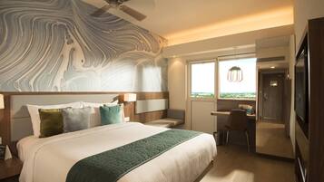 Deluxe Room, 1 Queen Bed | Minibar, in-room safe, desk, soundproofing