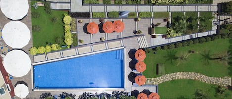 Indoor pool, 2 outdoor pools, pool umbrellas, sun loungers