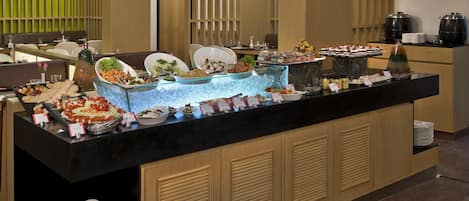Breakfast (INR 1000 per person)