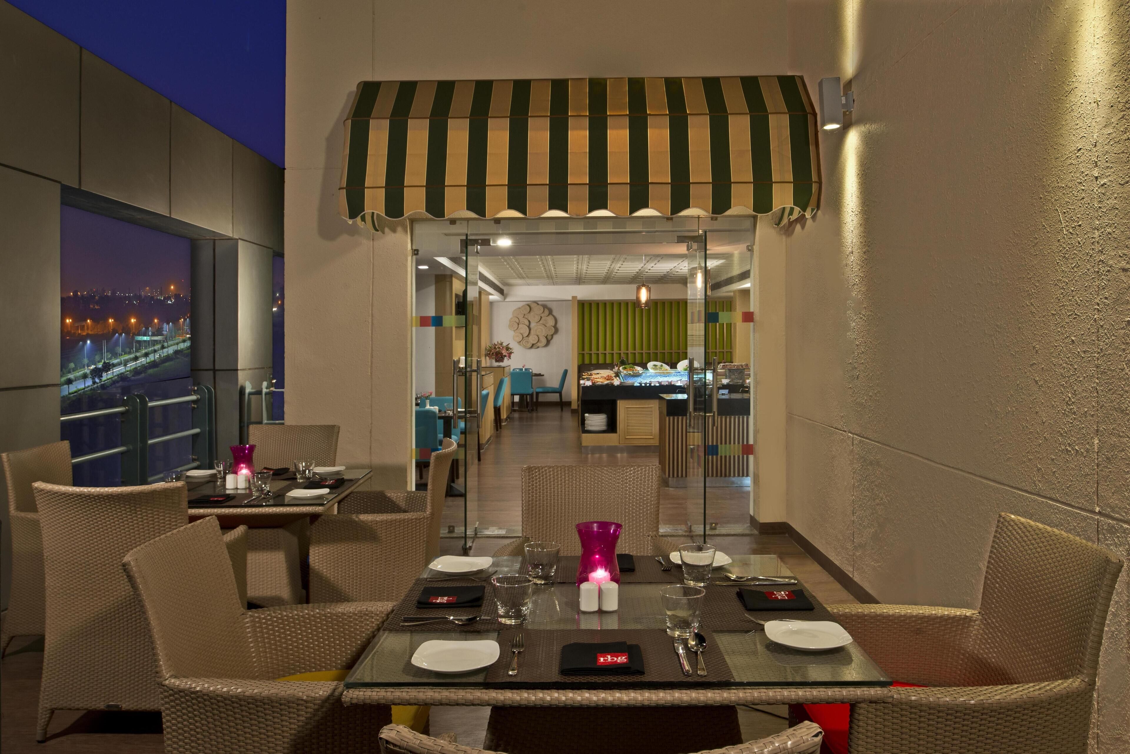 Breakfast, lunch, dinner served; international cuisine 