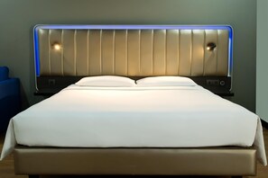 Superior Room | Minibar, in-room safe, desk, laptop workspace - Park Inn By Radisson Amritsar Airport (Amritsar)