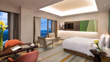 Junior Suite | Premium bedding, minibar, in-room safe, desk