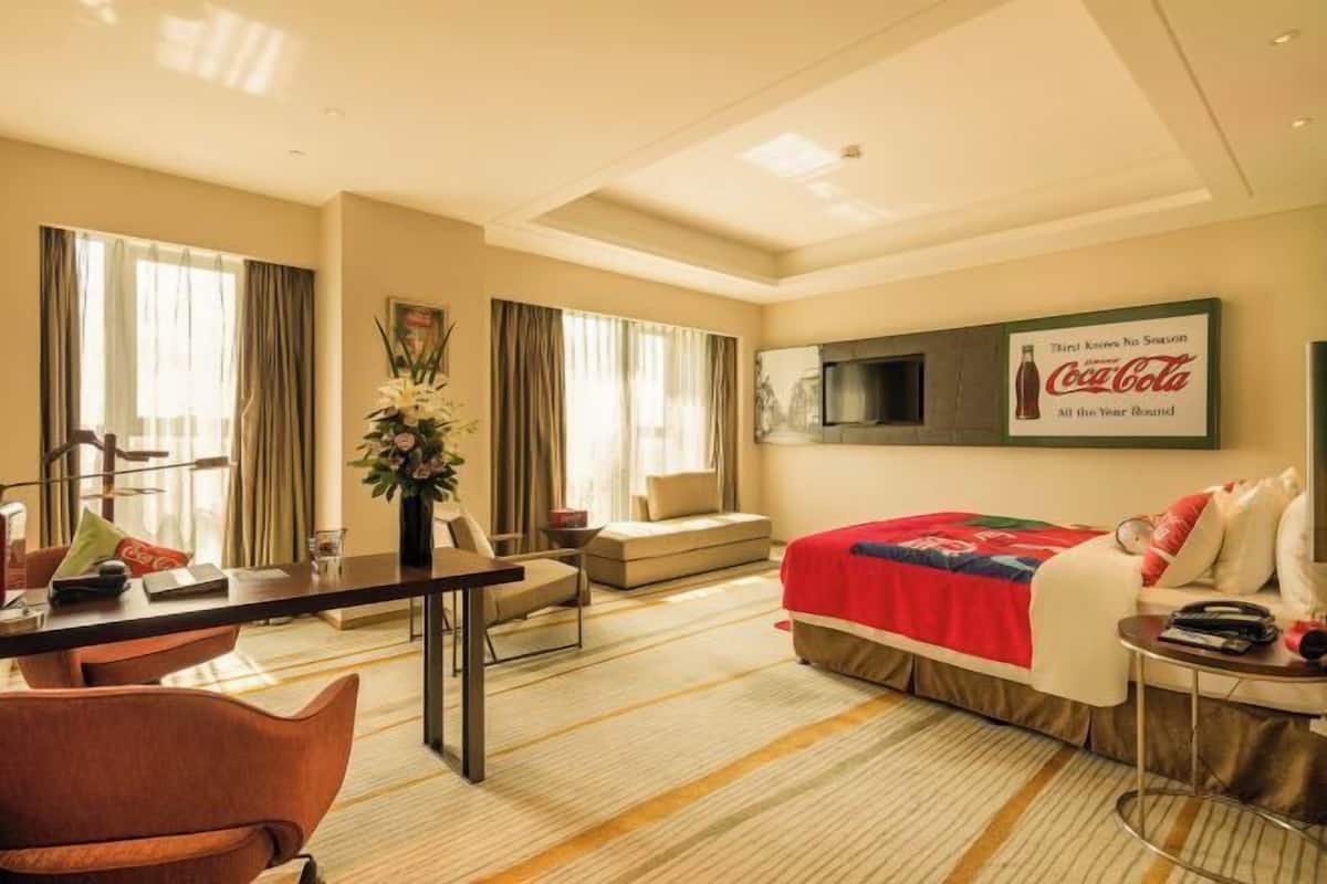 Premium bedding, minibar, in-room safe, desk