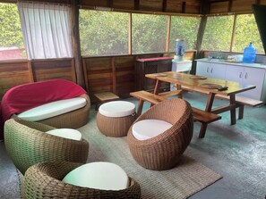 Living area - Galapagos Chalet (Puerto Ayora)