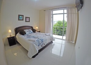 Deluxe Suite, Balcony, City View | Desk, iron/ironing board, free WiFi, bed sheets - Ocean Dreams Galapagos (Puerto Ayora)