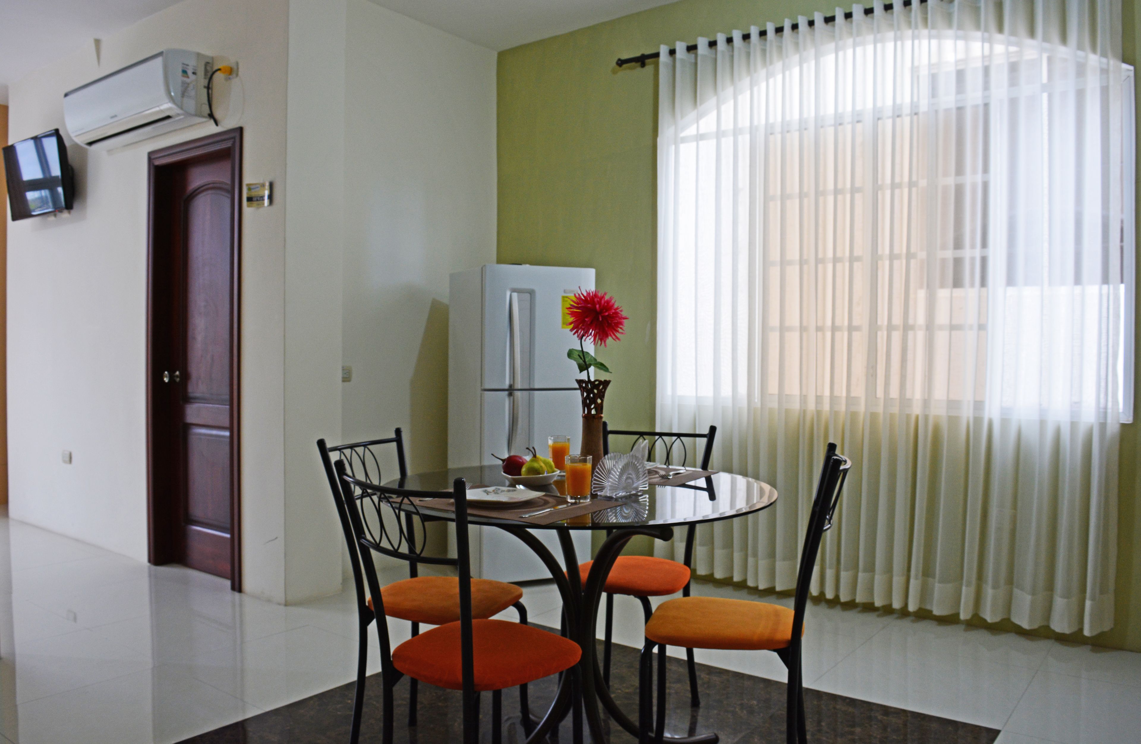 deluxe suite, balcony, city view | 1 bedroom, desk, iron/ironing board, free wifi