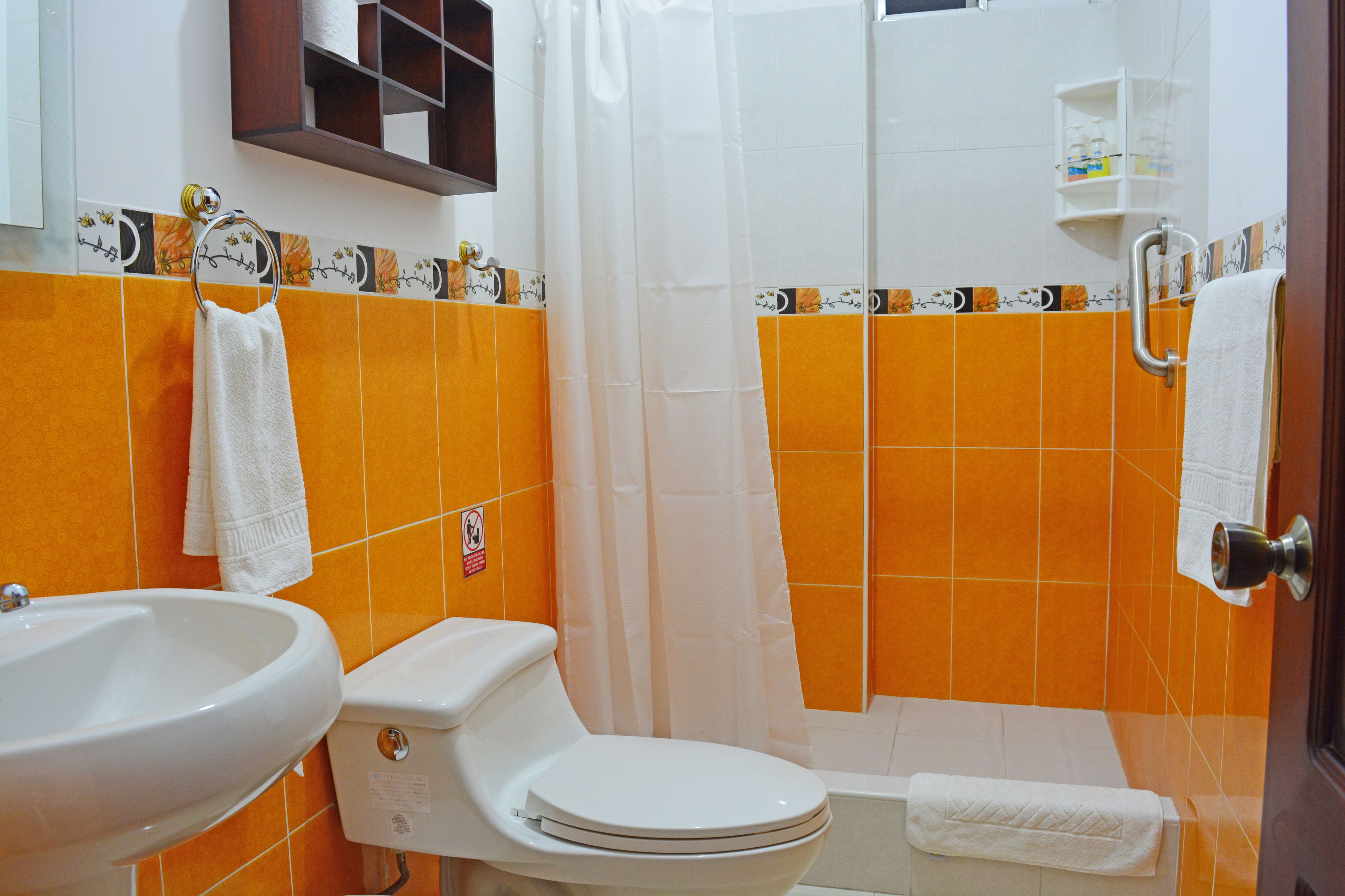 family suite | bathroom | shower, free toiletries, hair dryer, towels
