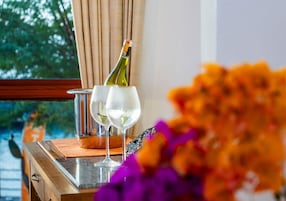 Caja fuerte, escritorio, tabla de planchar con plancha y wifi gratis