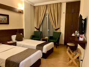 Standardværelse med dobbeltseng eller 2 enkeltsenge | Minibar, pengeskab på værelset, lydisolering, strygejern/strygebræt